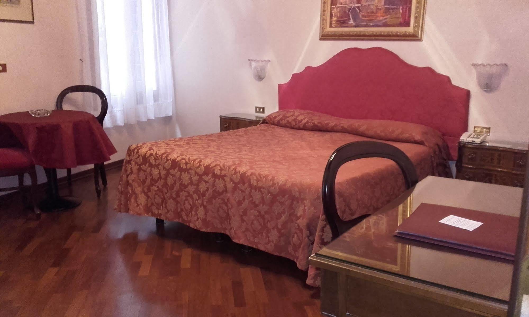 Hotel Piccola Fenice Venedig
